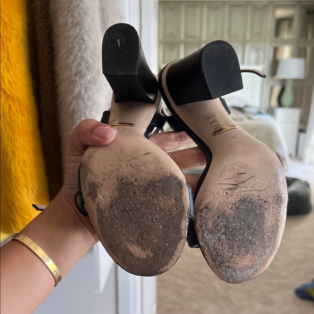 Gucci Black Heels with Gold Detailing - Picture 2 of 6